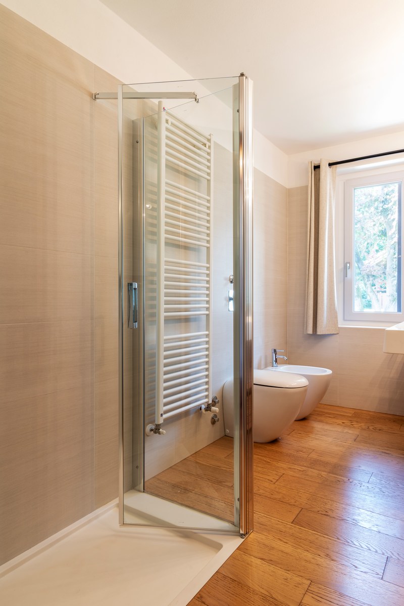 Corridor bath — window to the trees