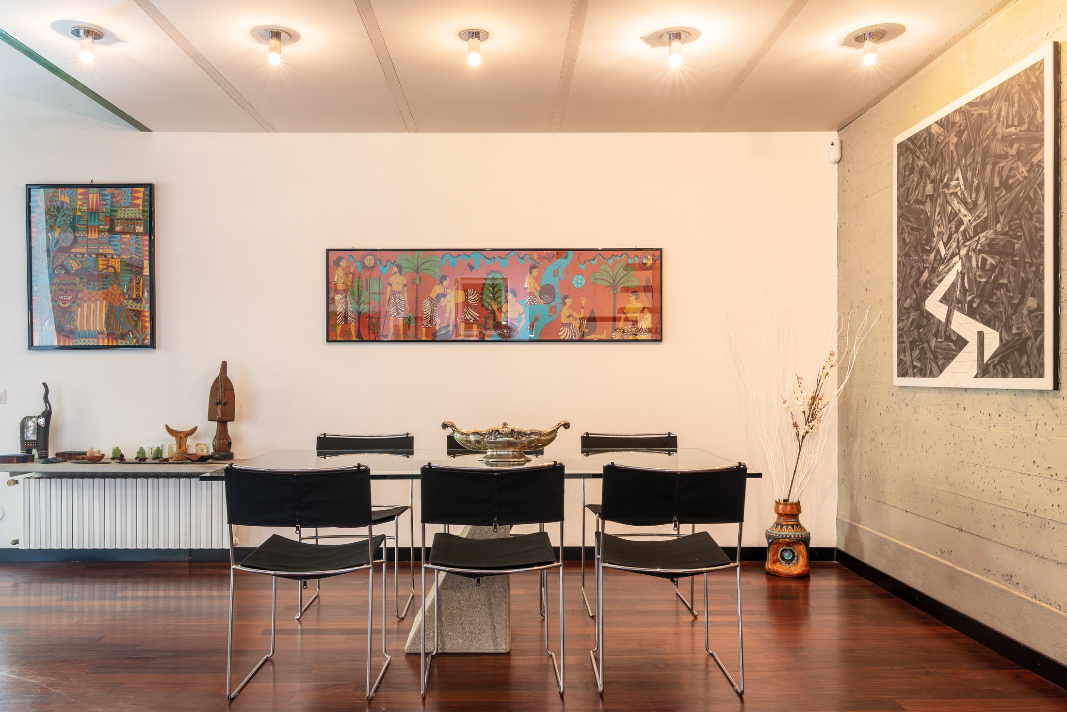 The dining room from the side
